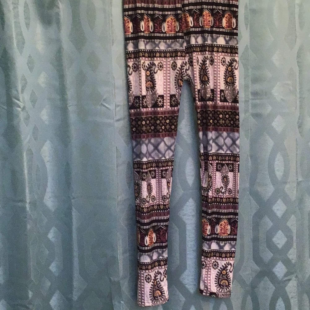 Leggings 4 pair L/XL all same except pattern, nice